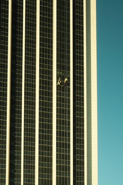 Window Cleaning Techniques for High-Rise Buildings